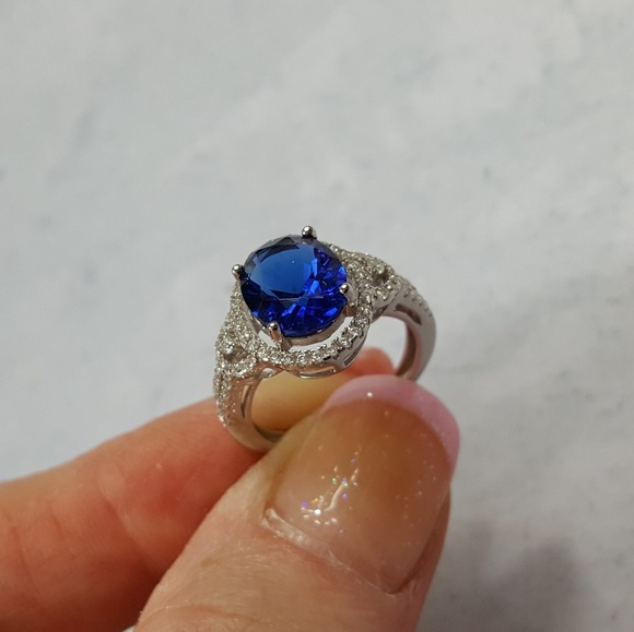 Blue Sapphire Cubic Zirconia - Picture 7 of 8